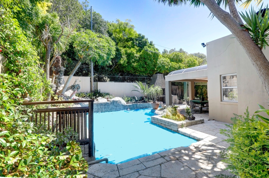 5 Bedroom Property for Sale in Loevenstein Western Cape